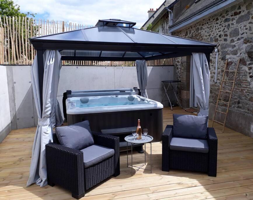 Superbe Bord De Avec Jacuzzi 6 Personnes *